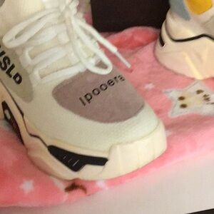 Source Unknown Cream and Black Sneakers Retro Athletic Design